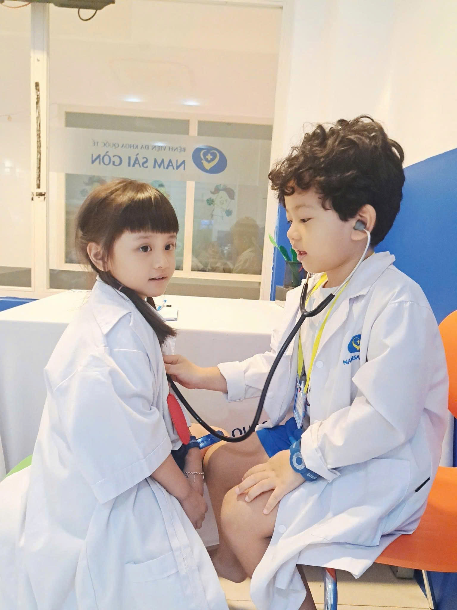 Bé thuyết trình Kidzone