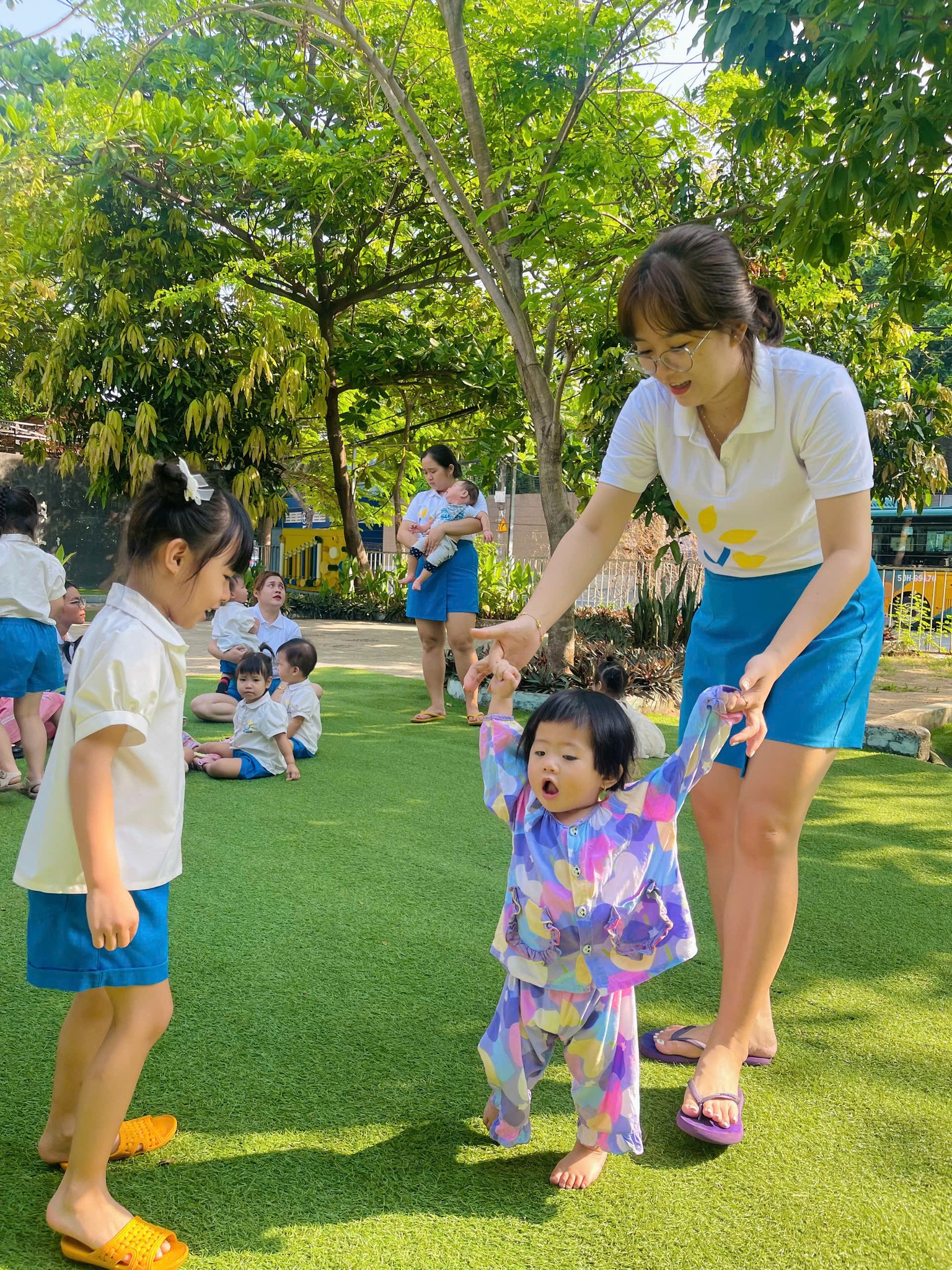 Bé vận động tại Kidzone